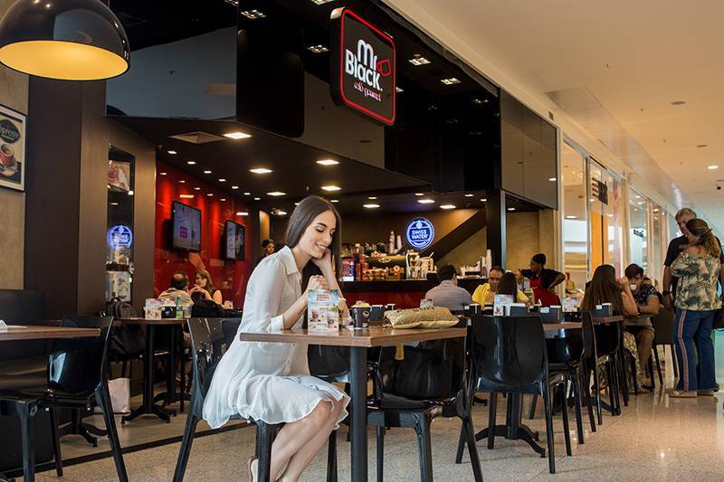 Cafeteria Mr Black Cafe no shopping boulevard